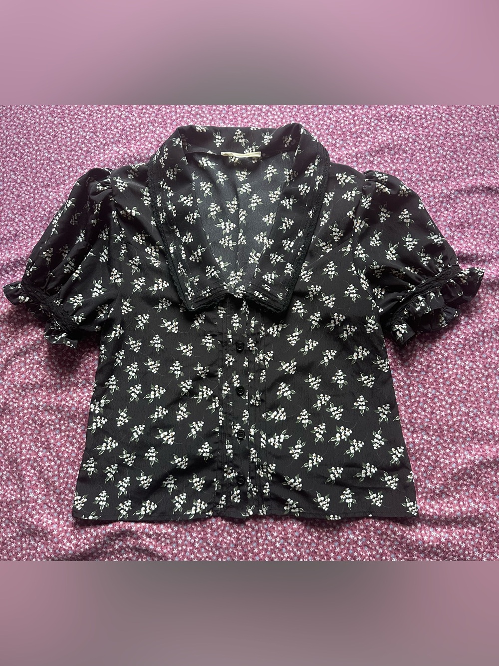By Together Black Puff Sleeve Button Front Floral Top - small